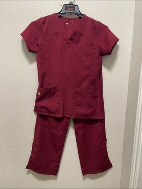 Spread Good Cheer
Womens Spread Good Cheer
Scrubs Top & Bottom Sixe Small